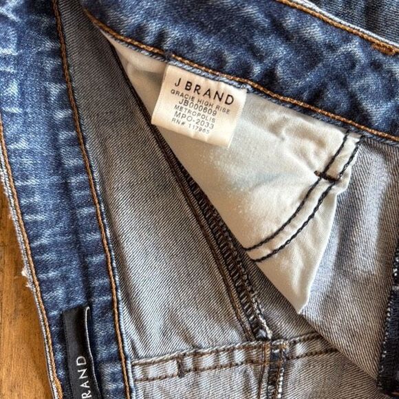 J Brand Gracie High Rise Jean Shorts, 30, in Metropolis Wash - Picture 9 of 9